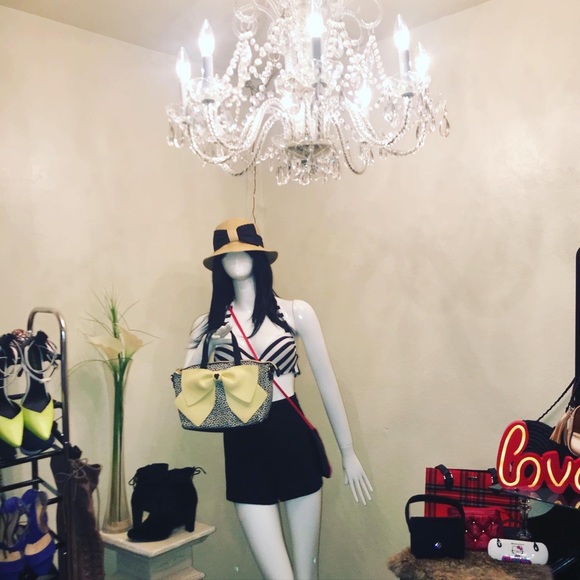 Meet your Posher, Danika - Picture 5 of 6